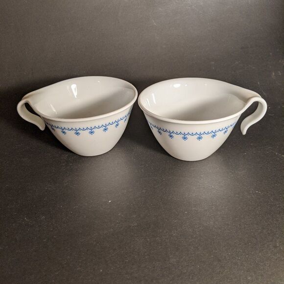 2 Pyrex Corning Snowflake Garland Cups - Picture 1 of 7